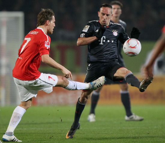 使得他成为 使得他成为